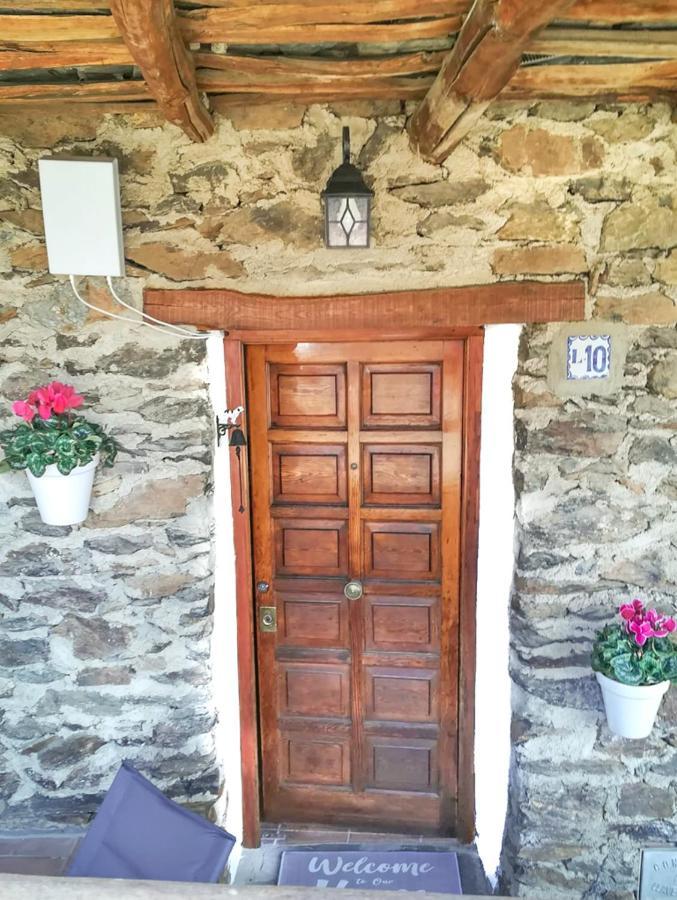 La Casita Del Arbol Blanco Apartment Bubion Luaran gambar