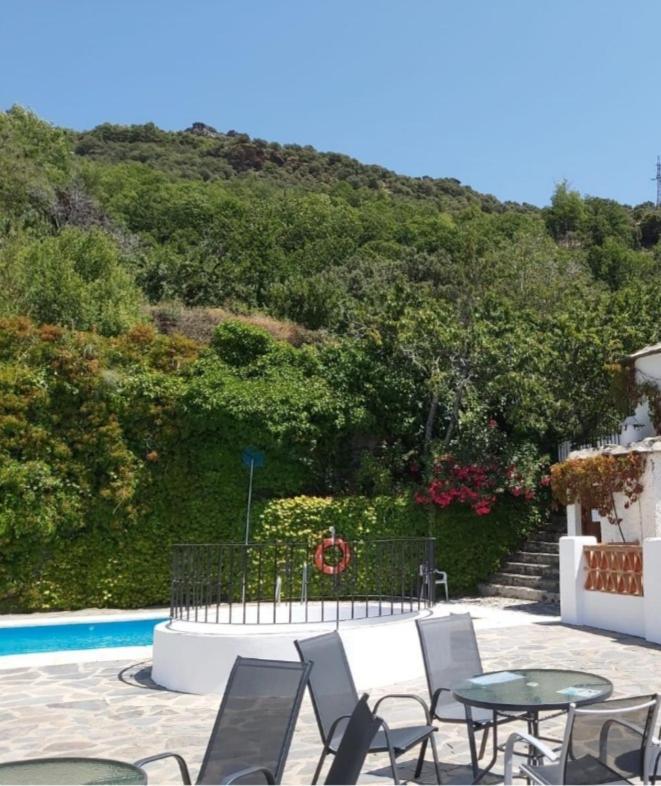 La Casita Del Arbol Blanco Apartment Bubion Luaran gambar